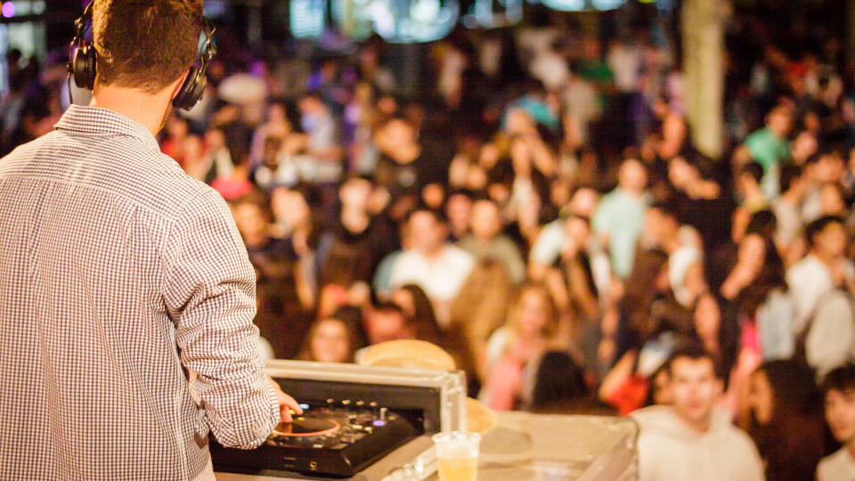 תקליטן לחתונה